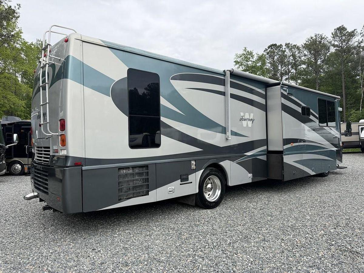 Used 2007 Winnebago Journey 39K