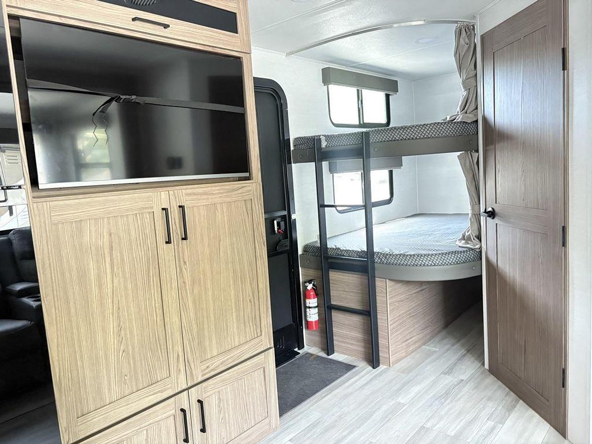 Used 2024 Alliance Delta 281BH