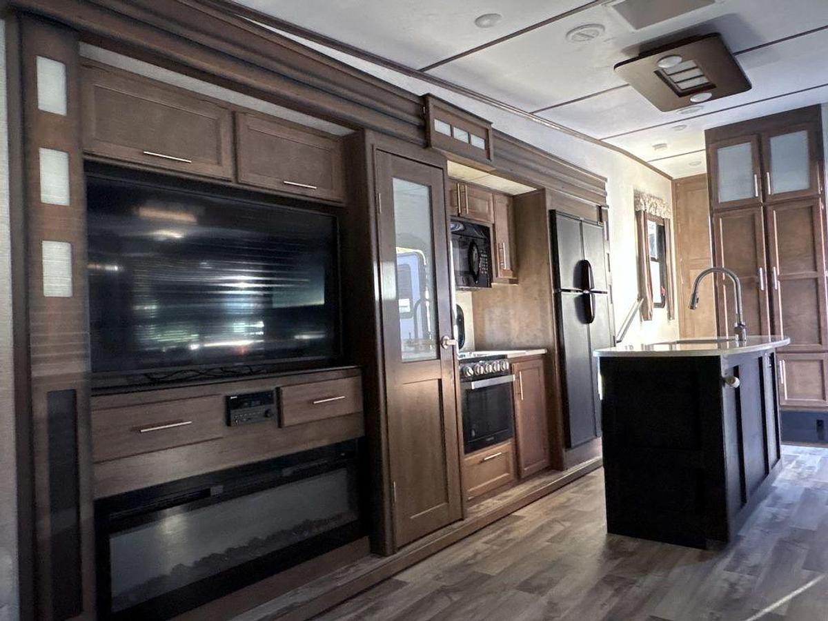 Used 2019 Keystone Cougar 361RLW