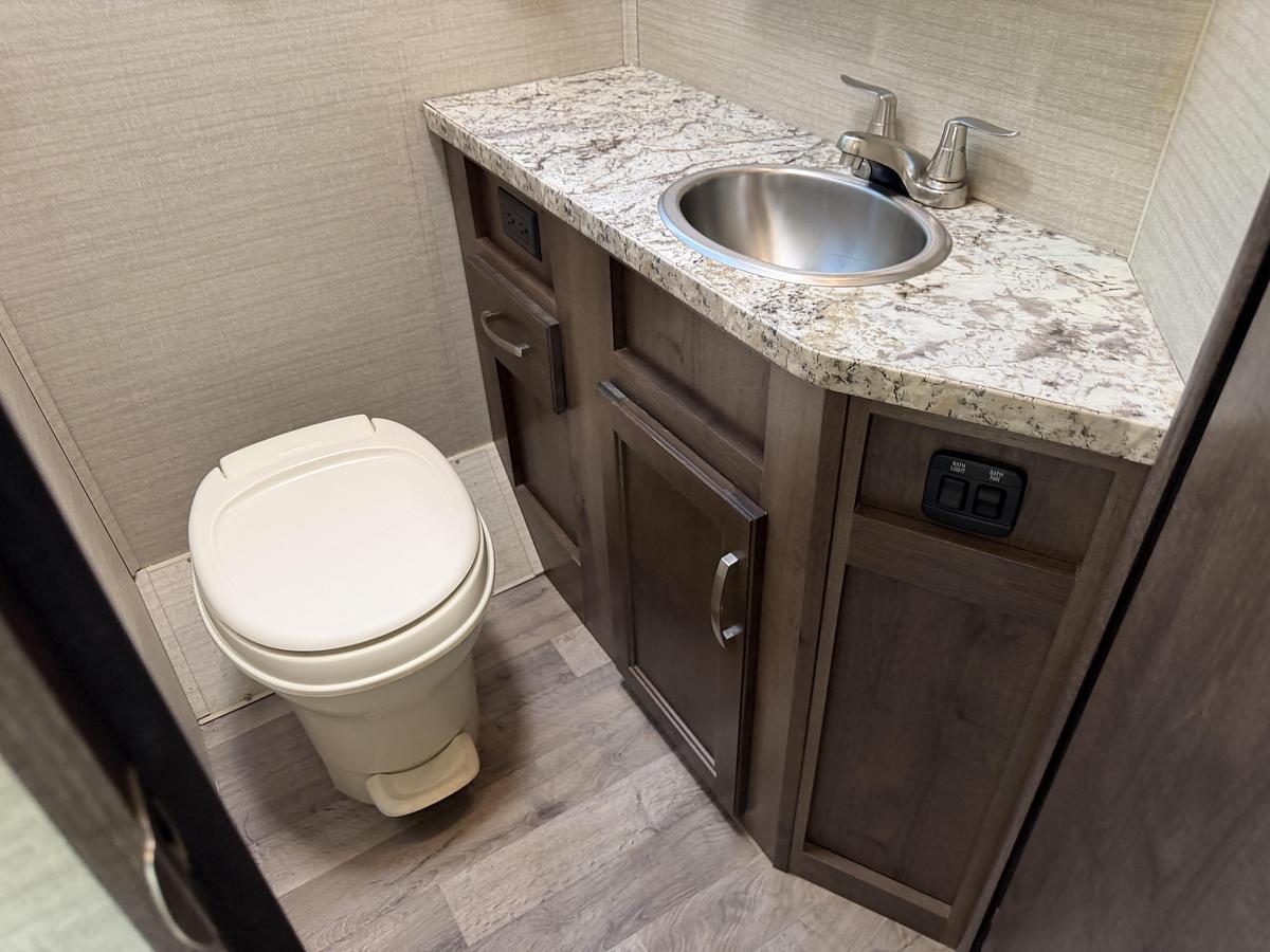 Used 2019 Jayco Greyhawk