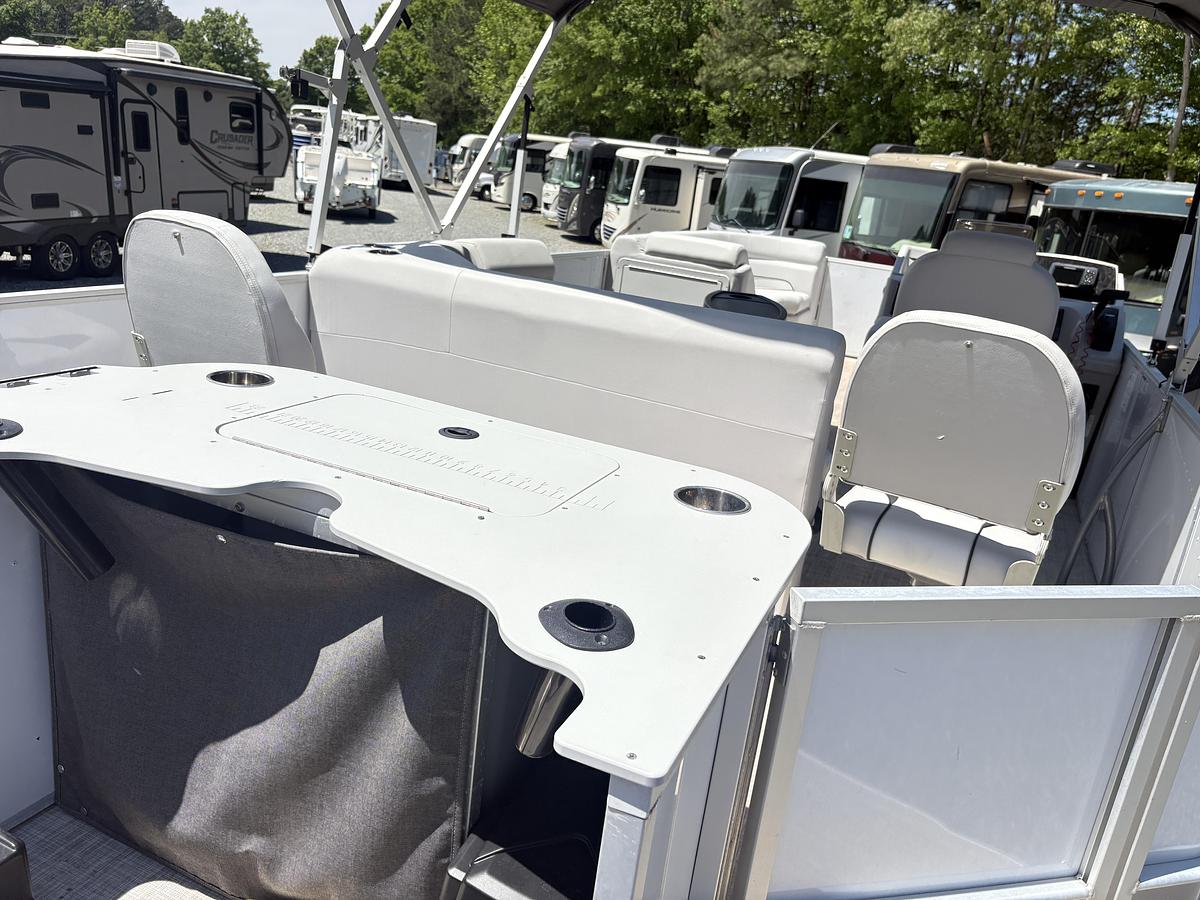 Used 2022 Sun Tracker Select 22RF