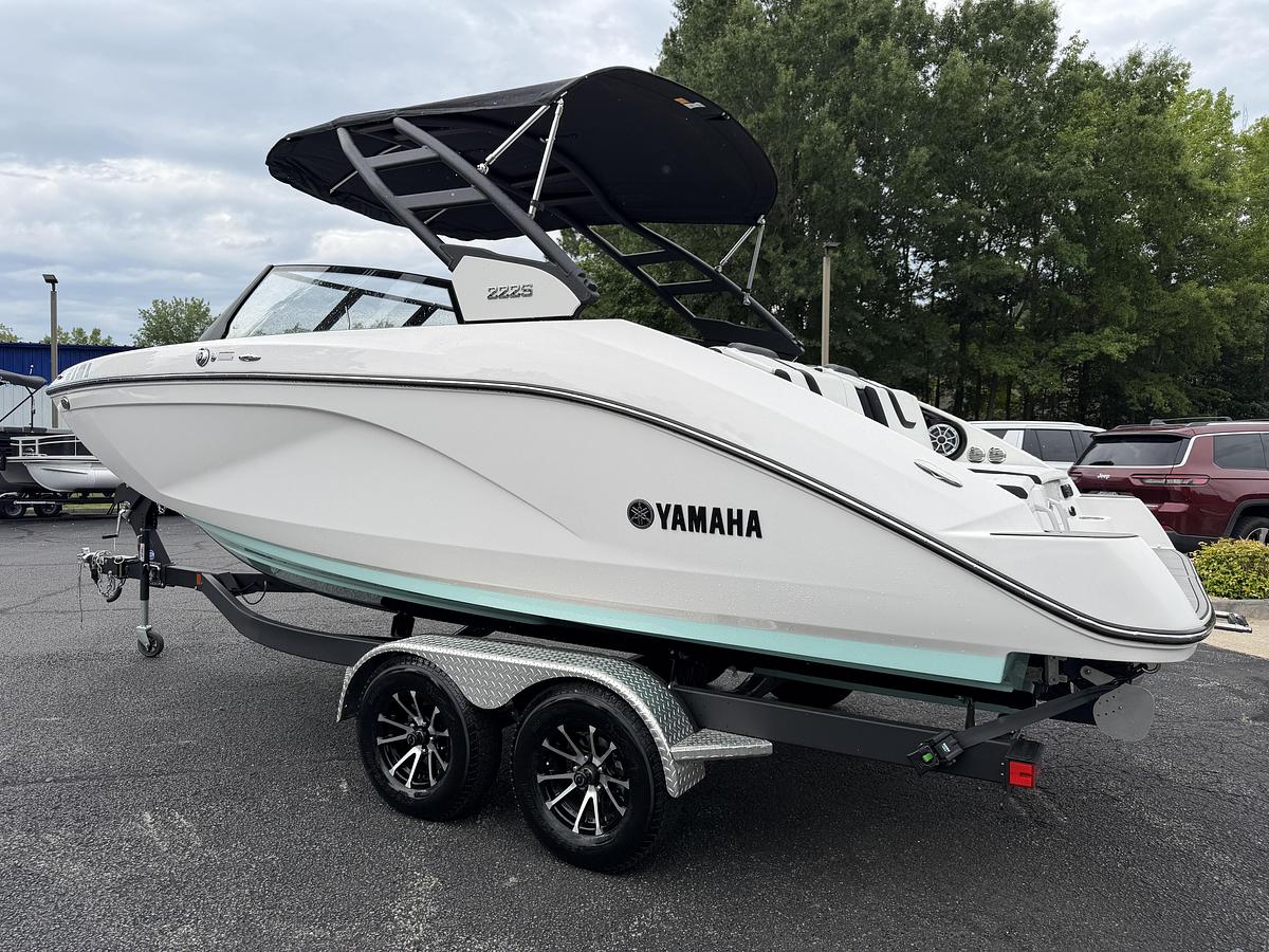 Used 2025 Yamaha Boats 222S