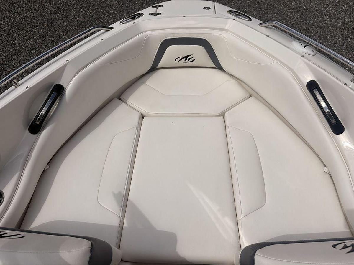 Used 2011 Monterey 204 FS