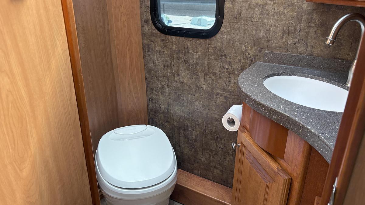 Used 2011 Tiffin Breeze M-28BR