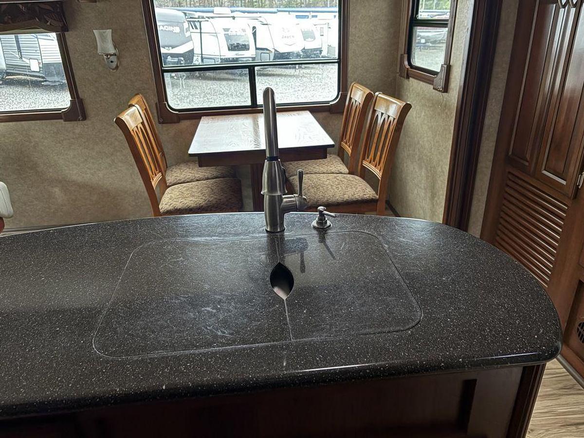 Used 2015 Prime Time Crusader 295RST