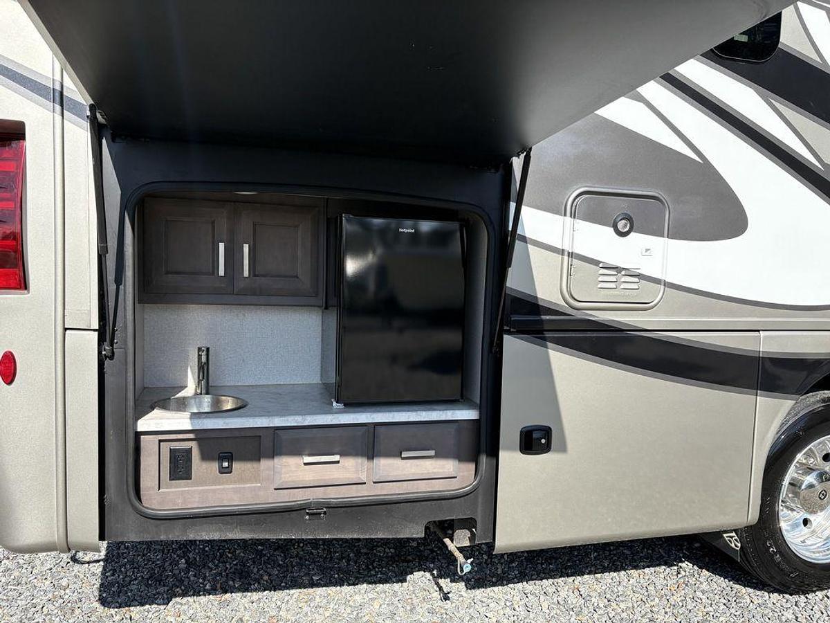 Used 2023 Thor Motor Coach Miramar 34.6
