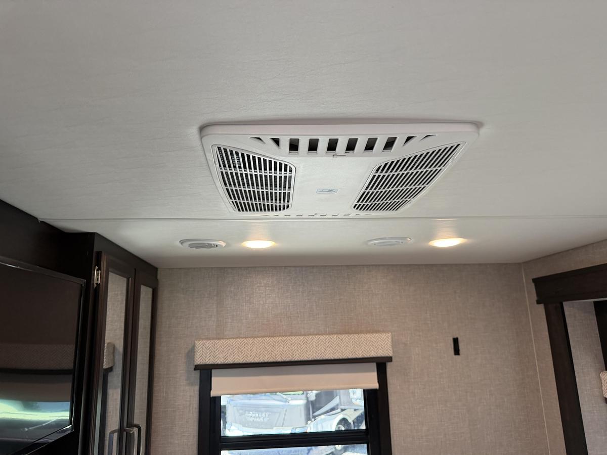 Used 2023 Jayco precept 31UL