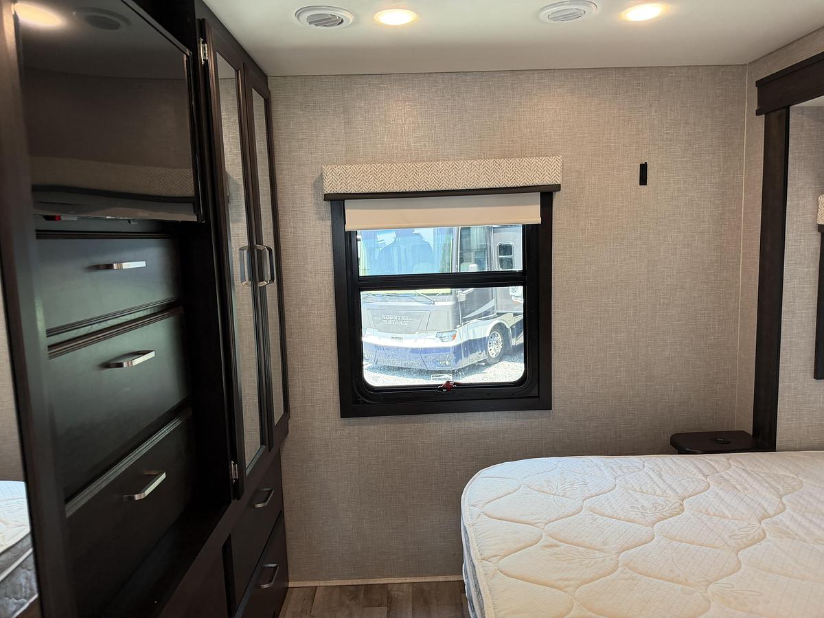 Used 2023 Jayco precept 31UL