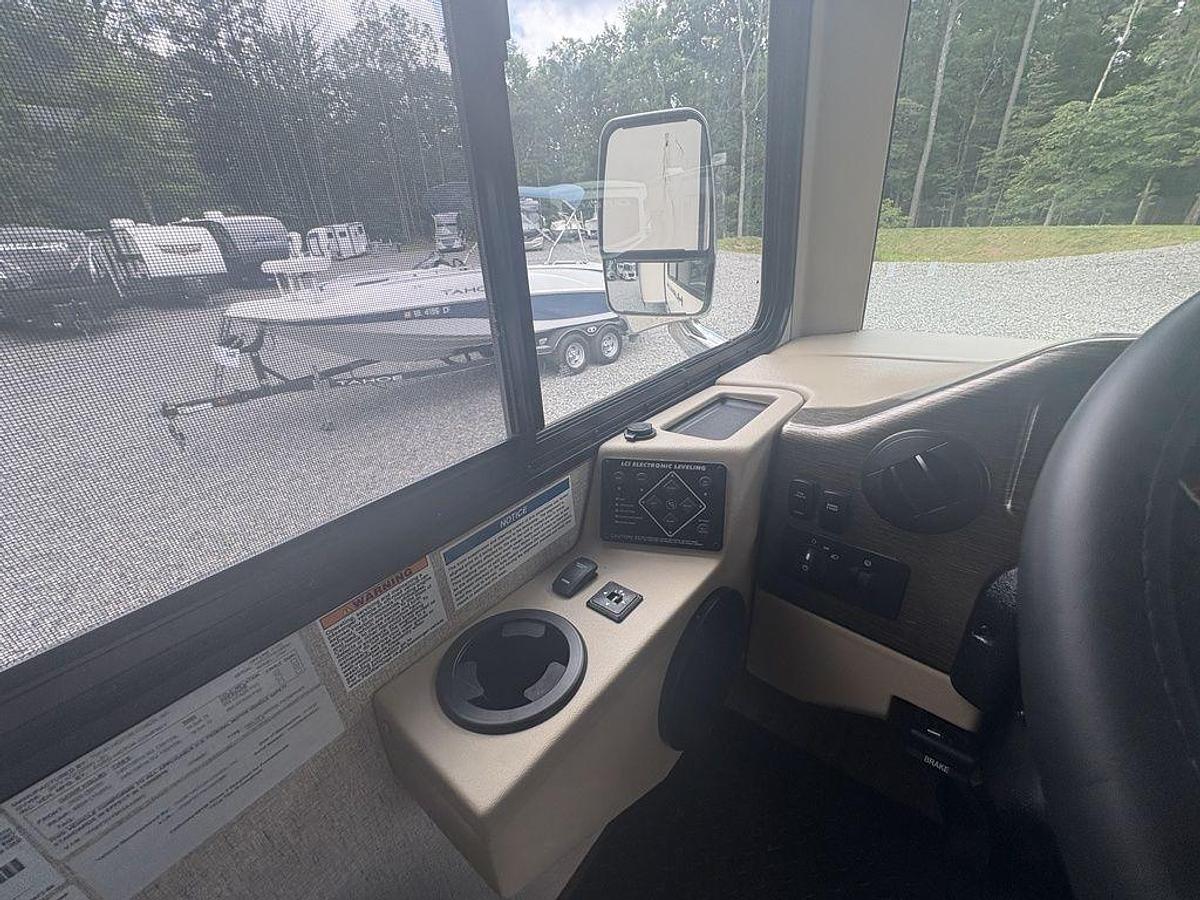 2020 Thor Motor Coach Hurricane 35M