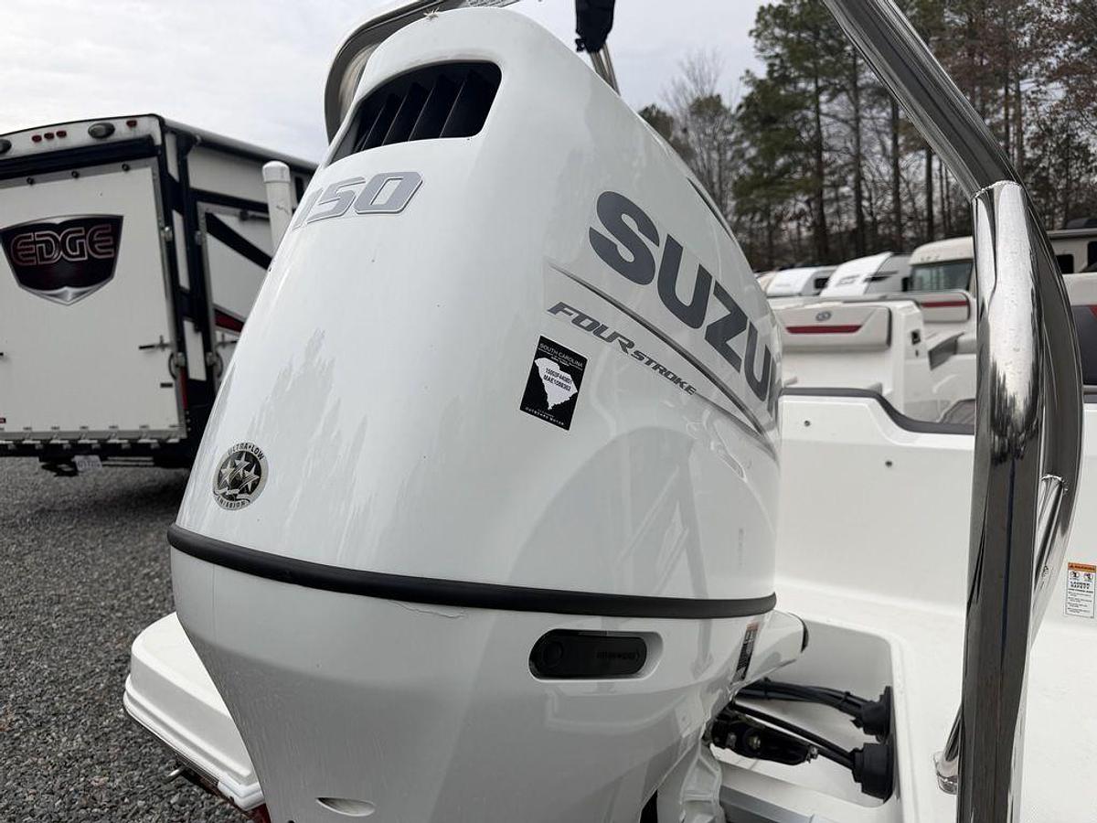 Used 2023 Hurricane SunDeck Sport 205 OB