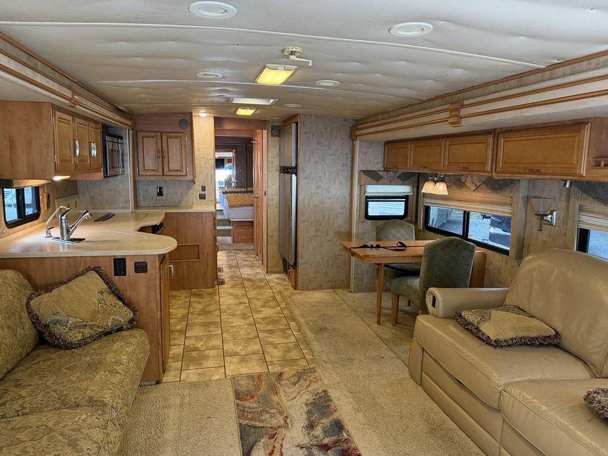 Used 2007 Winnebago Journey 39K