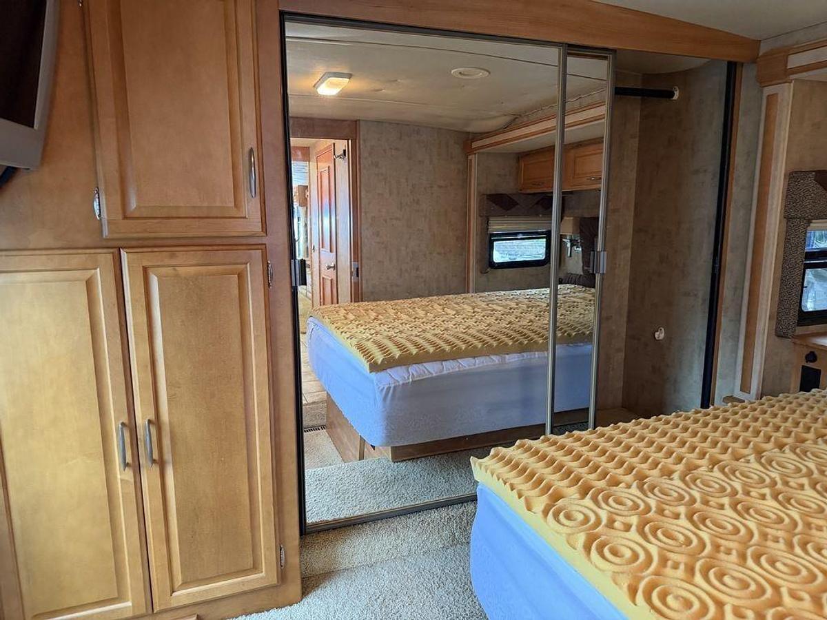 Used 2007 Winnebago Journey 39K
