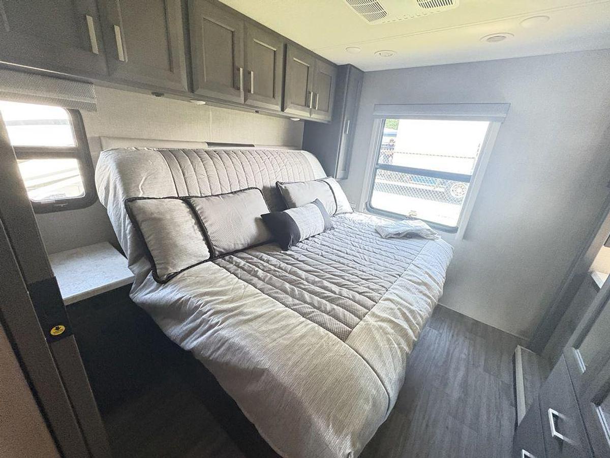 Used 2023 Thor Motor Coach Miramar 34.6
