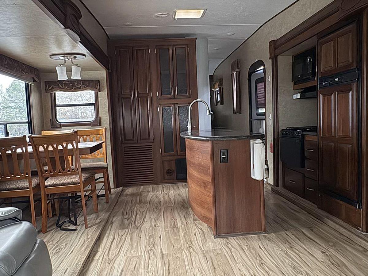 Used 2015 Prime Time Crusader 295RST