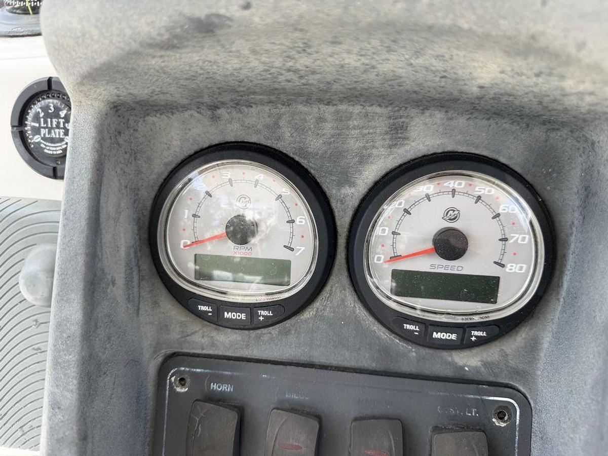Used 2009 Boston Whaler 230 Dauntless