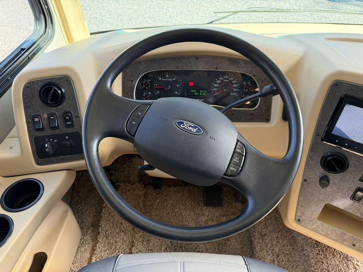 Used 2014 Newmar Canyon Star 3953