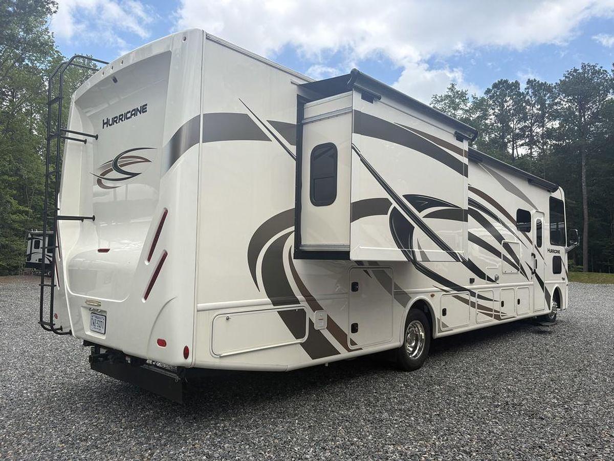 2020 Thor Motor Coach Hurricane 35M