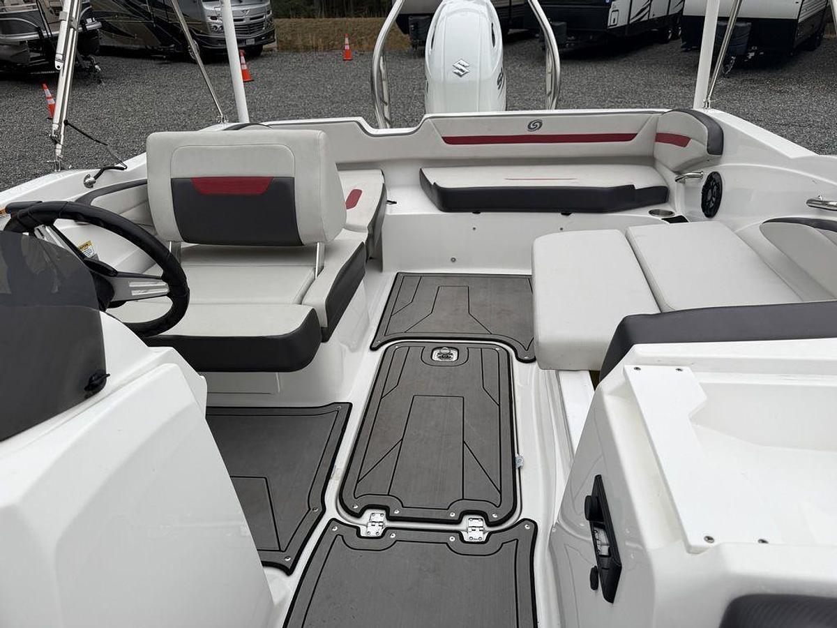 Used 2023 Hurricane SunDeck Sport 205 OB