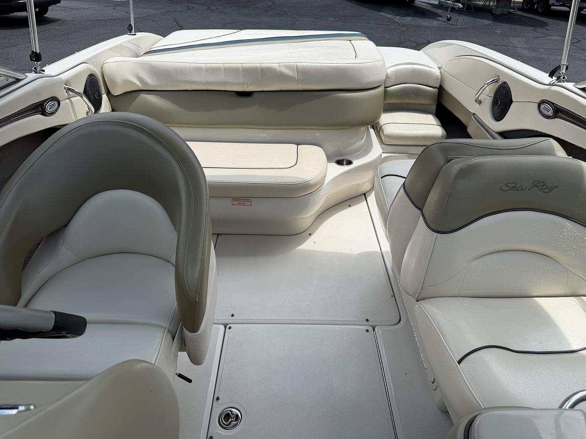 Used 2005 Sea Ray 220 Select