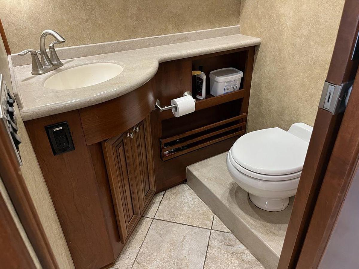 Used 2012 American Coach Revolution 42W