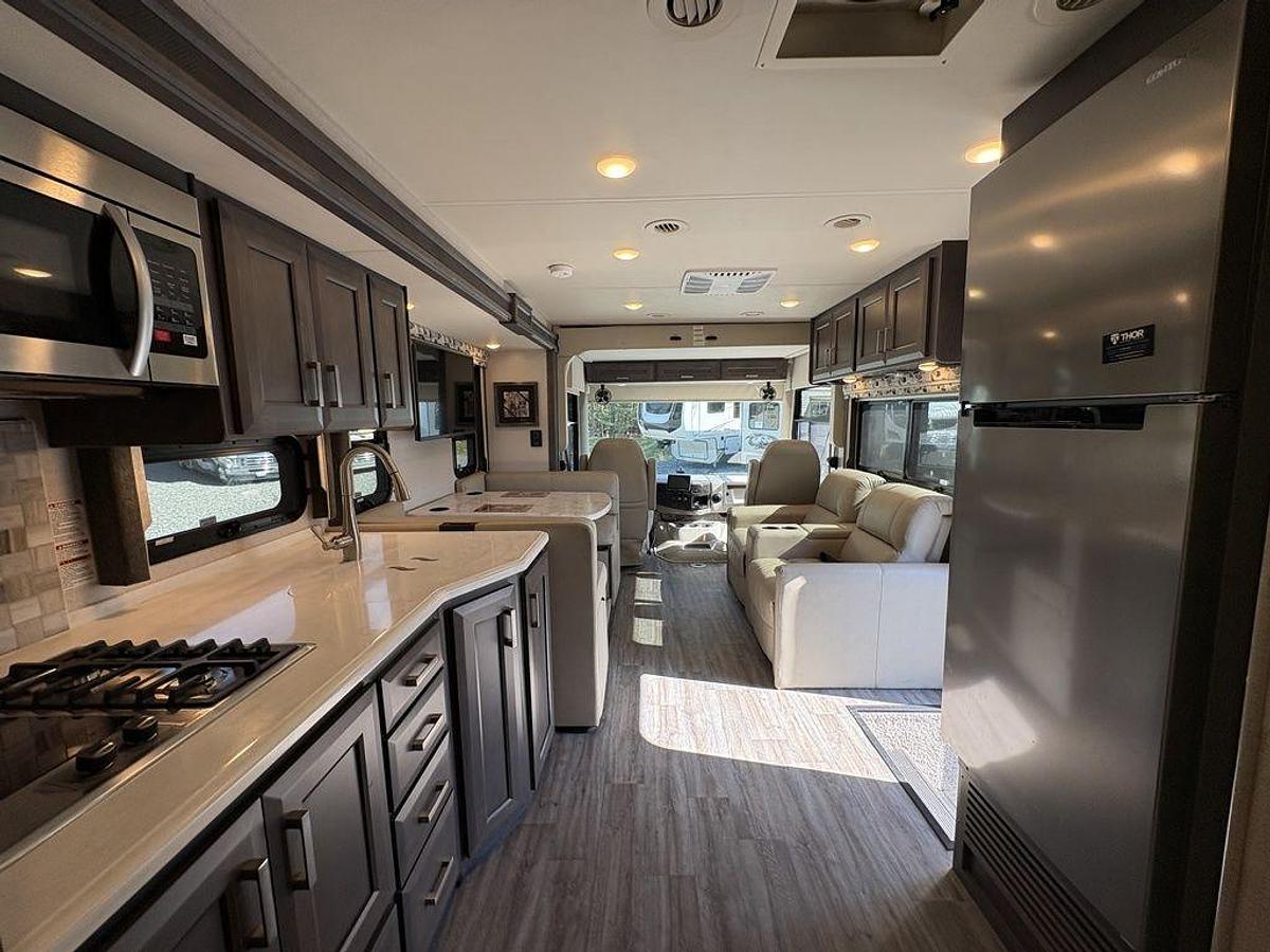 Used 2023 Thor Motor Coach Miramar 34.6