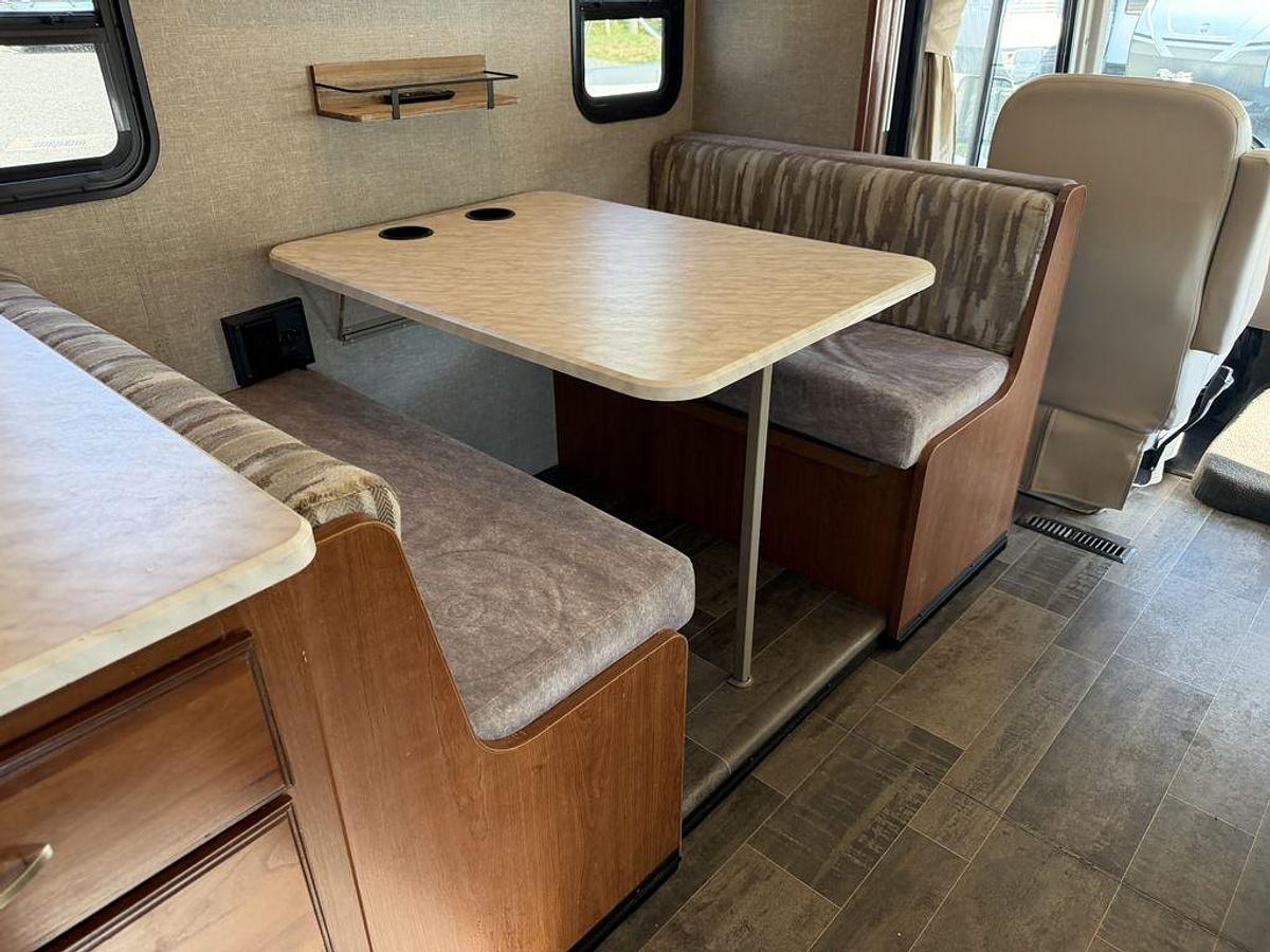Used 2018 Winnebago Vista 27PE