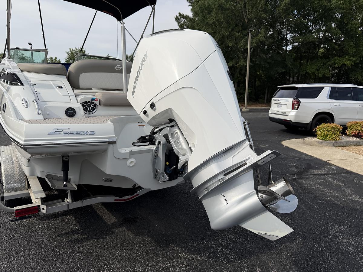 Used 2022 Crownline E255 XS
