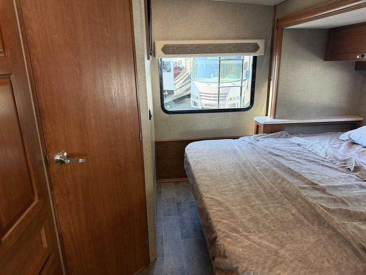Used 2018 Winnebago Vista 27PE