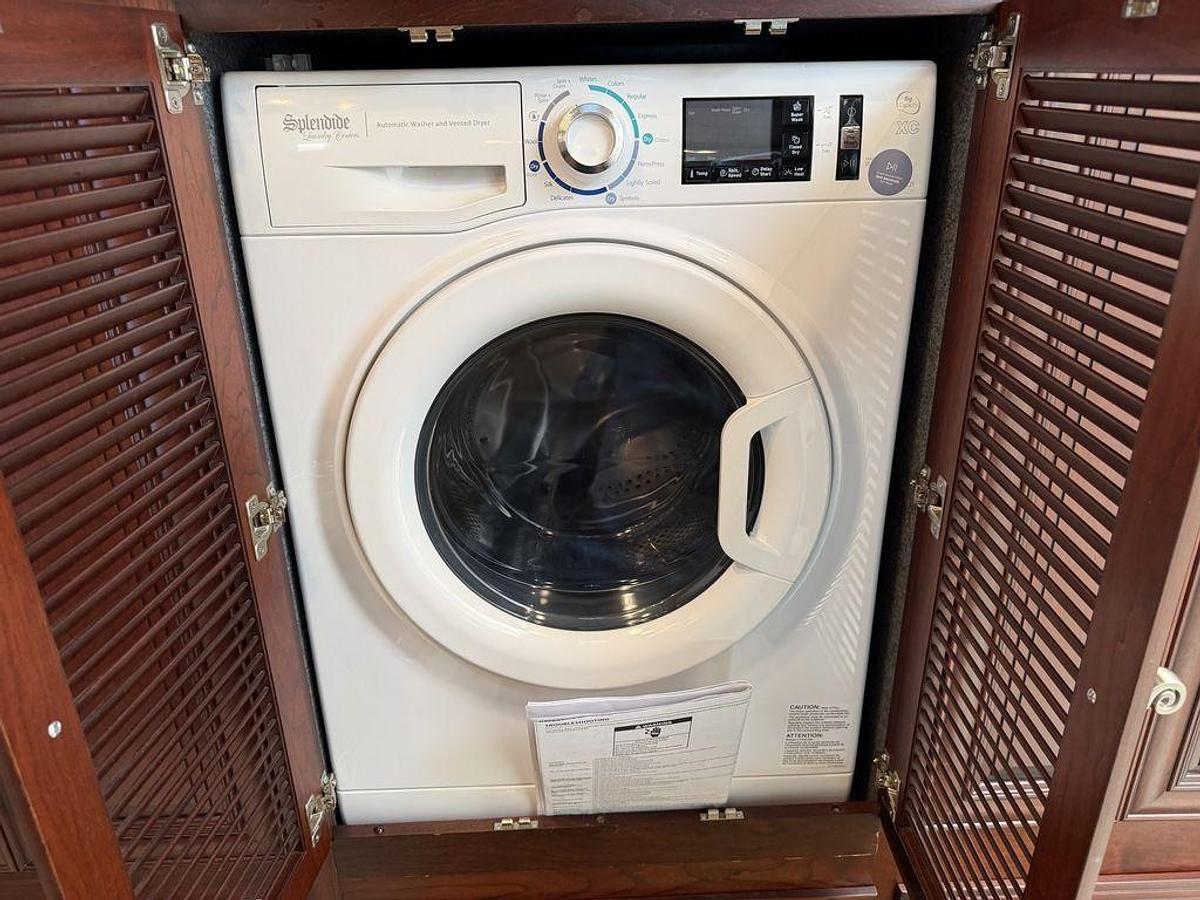 Used 2008 Fleetwood Revolution 42K