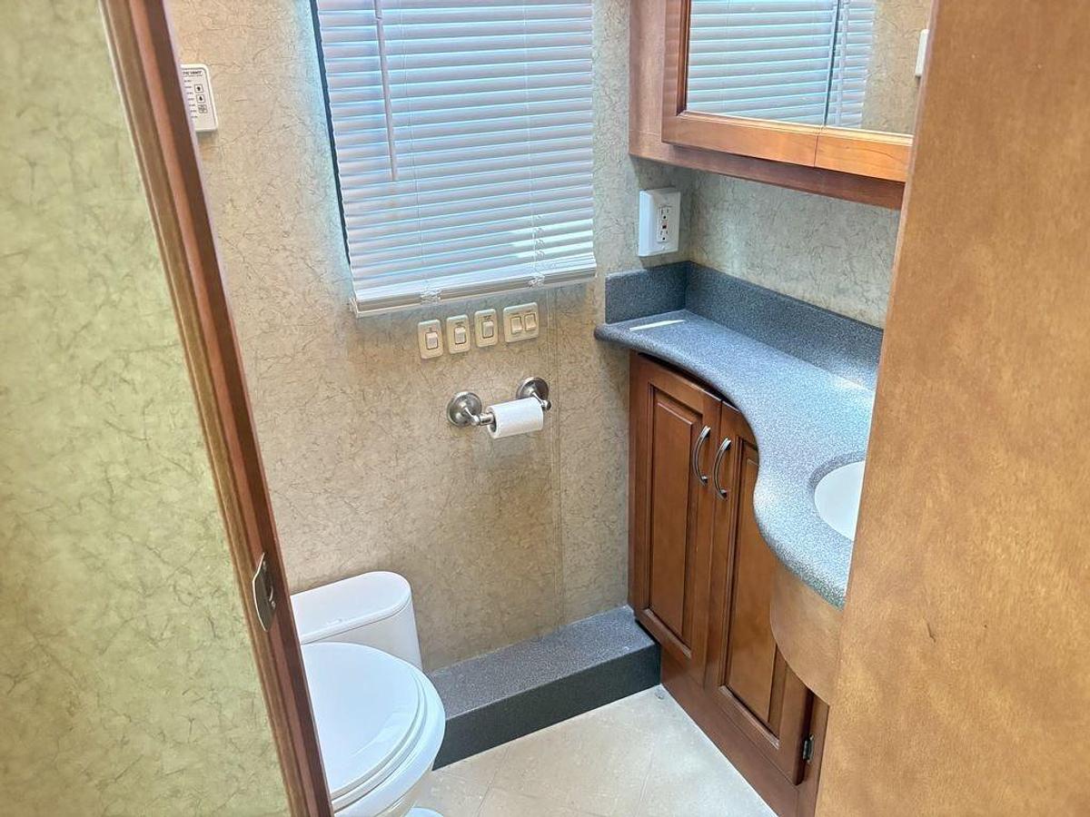 Used 2010 Newmar Ventana M-4333