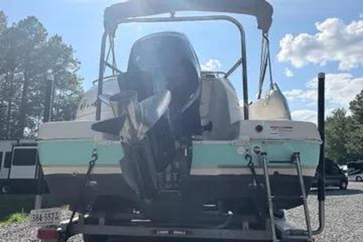 Used 2022 Splendor Boats 239 Sunstar