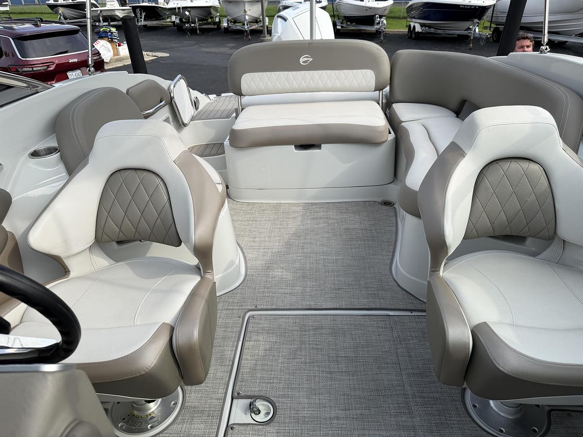 Used 2022 Crownline E255 XS