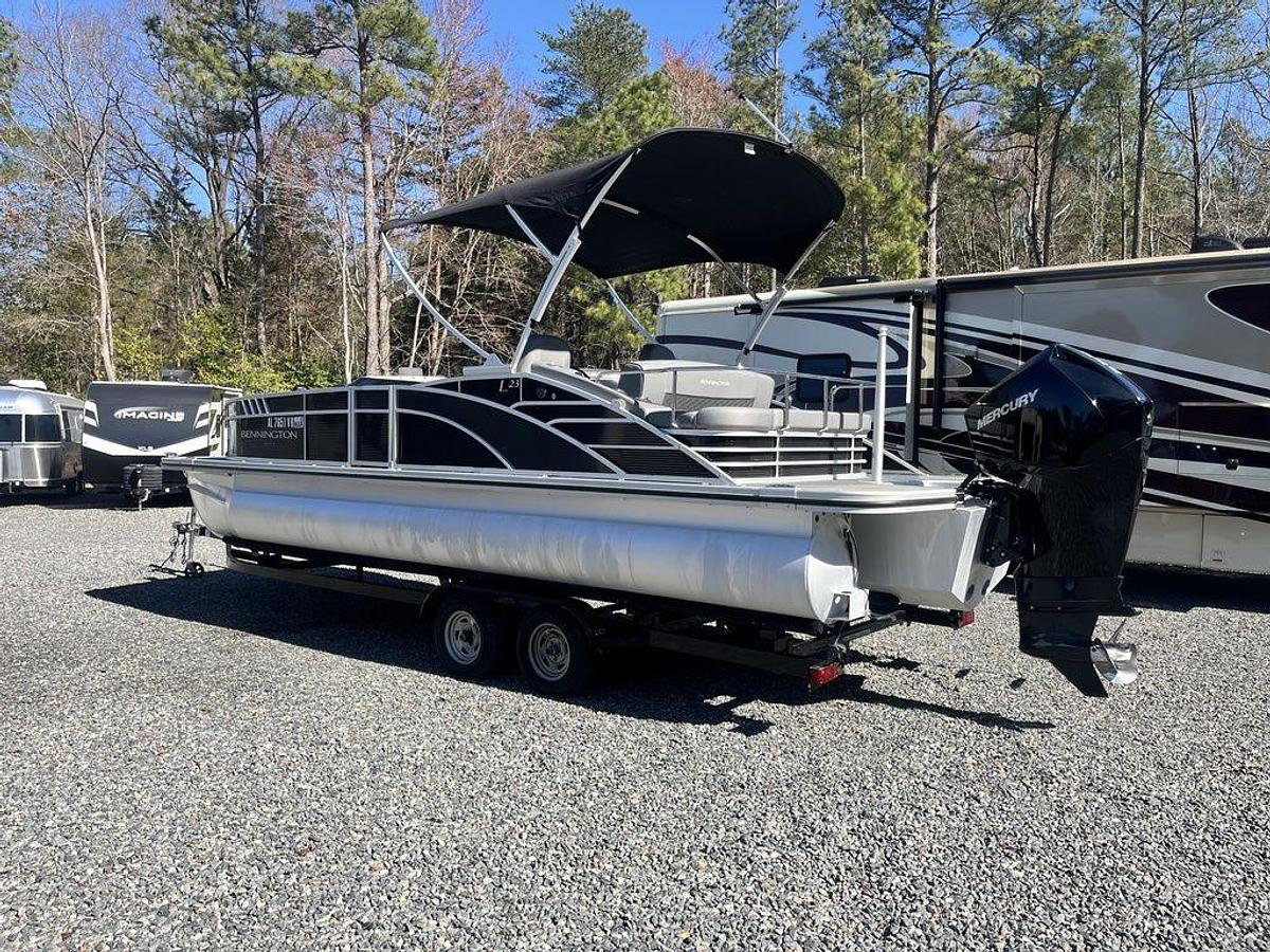 Used 2022 Bennington 23LT