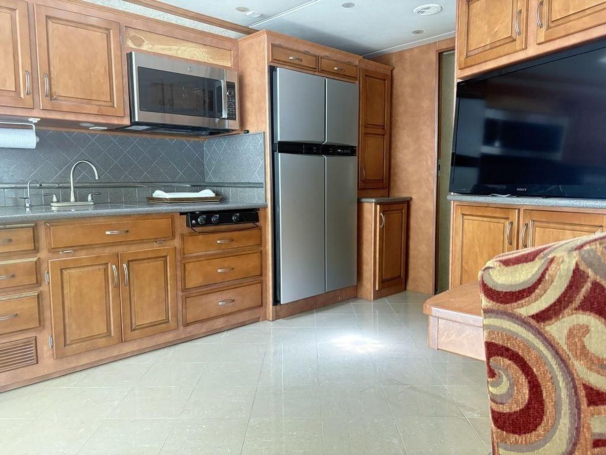 Used 2010 Newmar Ventana M-4333