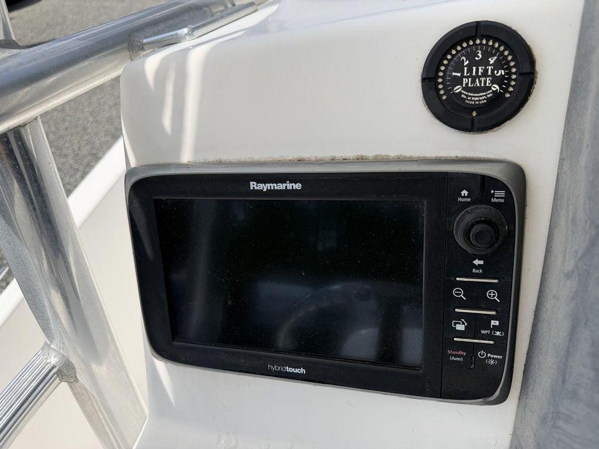Used 2009 Boston Whaler 230 Dauntless