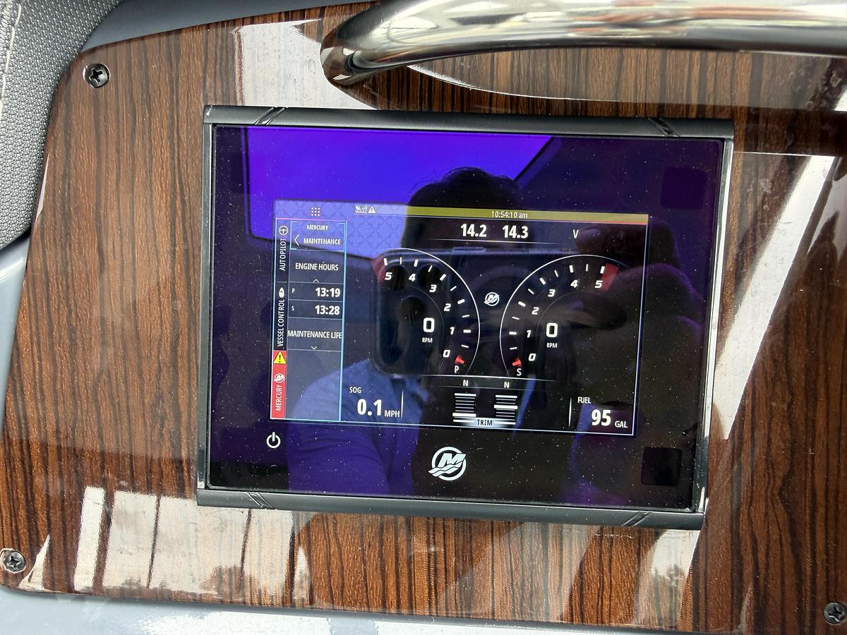 Used 2021 Cruisers Yachts 35 Express
