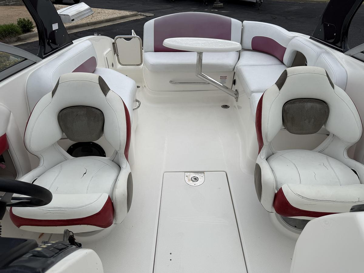 Used 2012 Chaparral 264 Sunesta