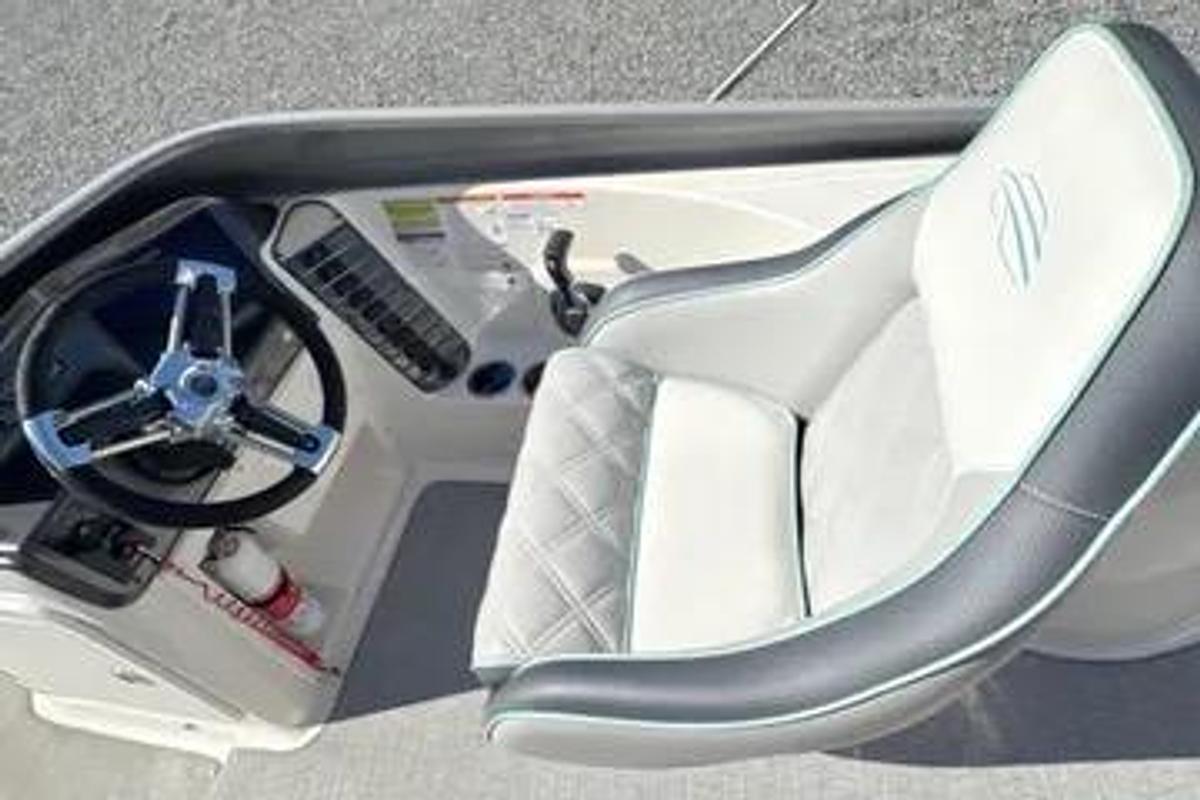 Used 2022 Splendor Boats 239 Sunstar
