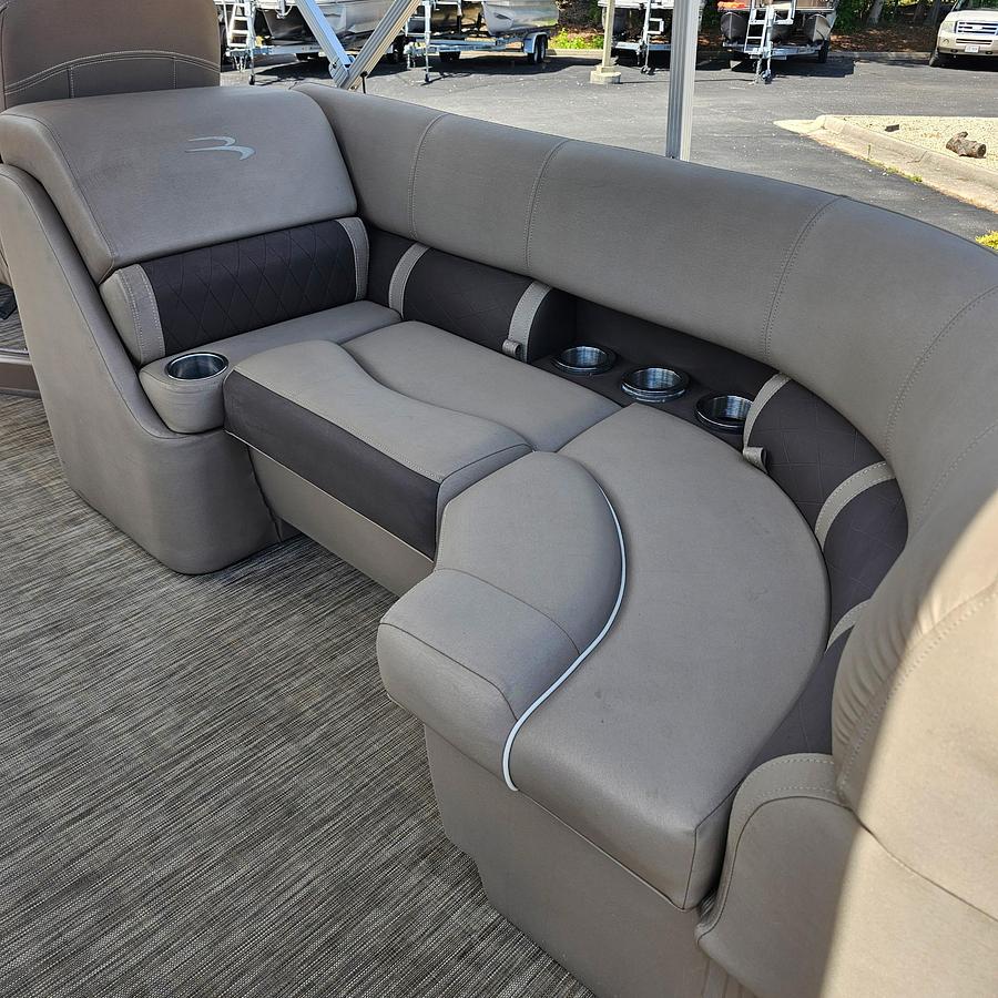 Used 2020 Bennington 22 SXP