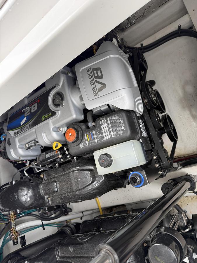 Used 2021 Cruisers Yachts 35 Express
