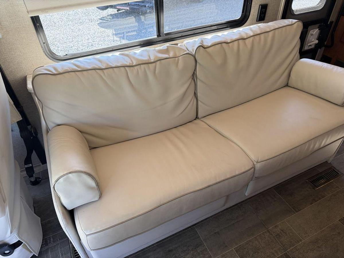 Used 2018 Winnebago Vista 27PE