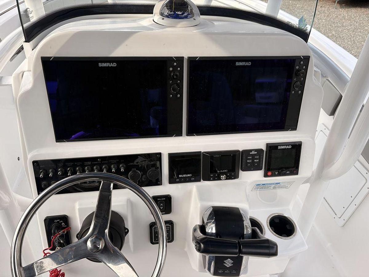Used 2022 Aquasport 2500 Center Console