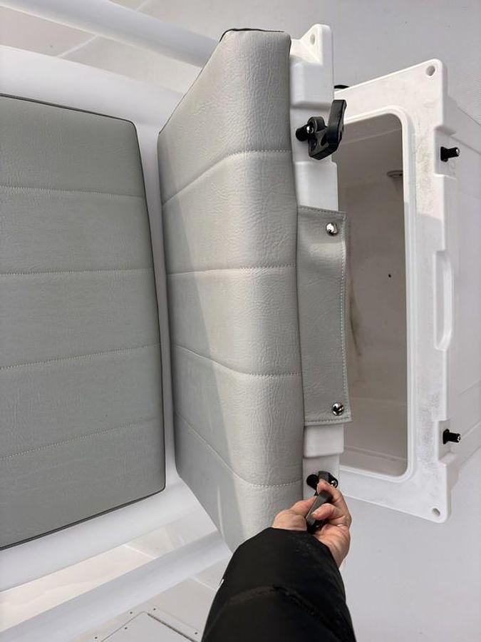 Used 2022 Aquasport 2500 Center Console