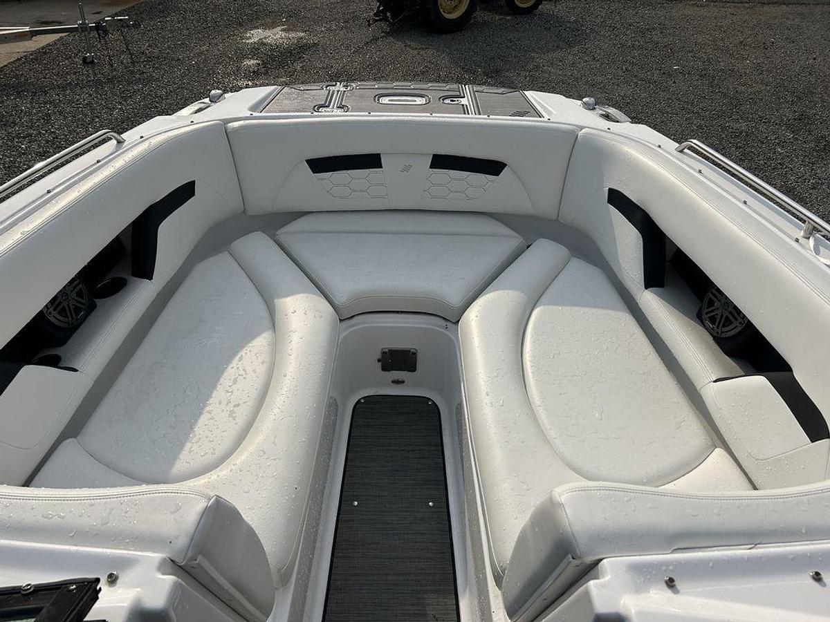 Used 2023 Four Winns HD8