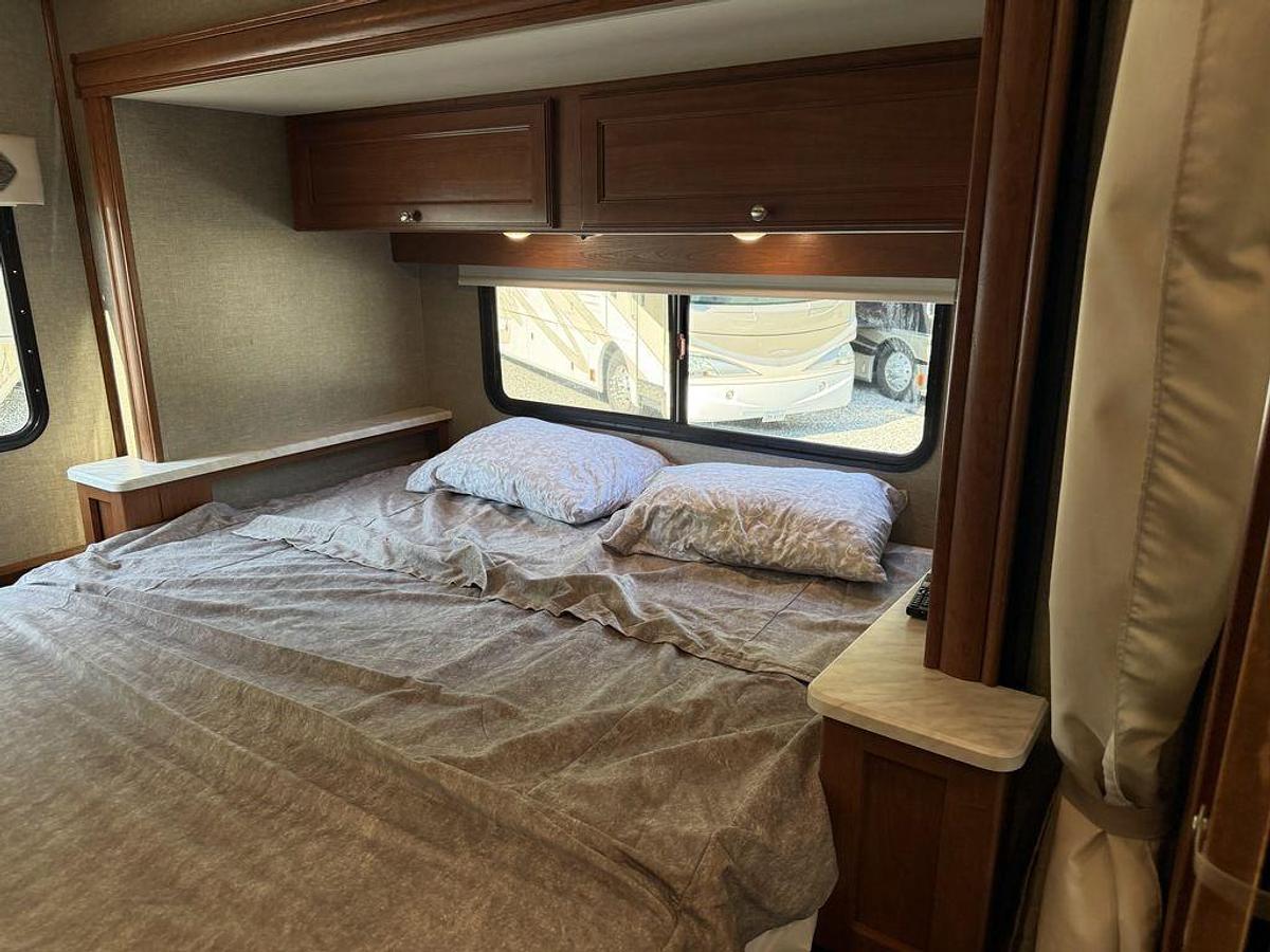 Used 2018 Winnebago Vista 27PE