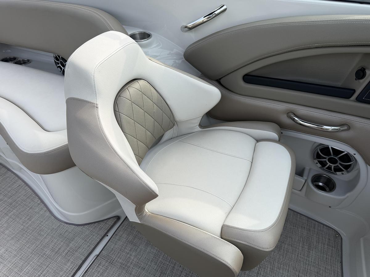 Used 2022 Crownline E255 XS