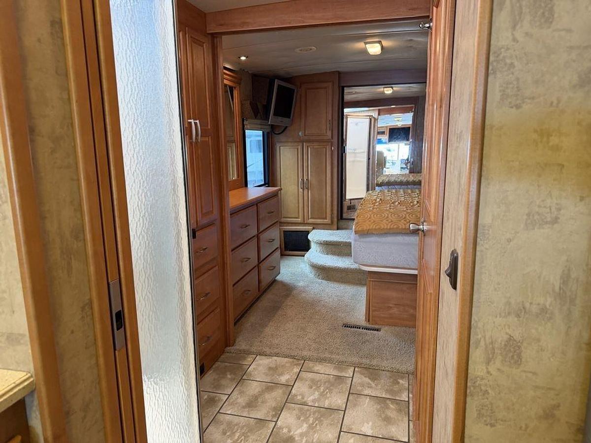 Used 2007 Winnebago Journey 39K