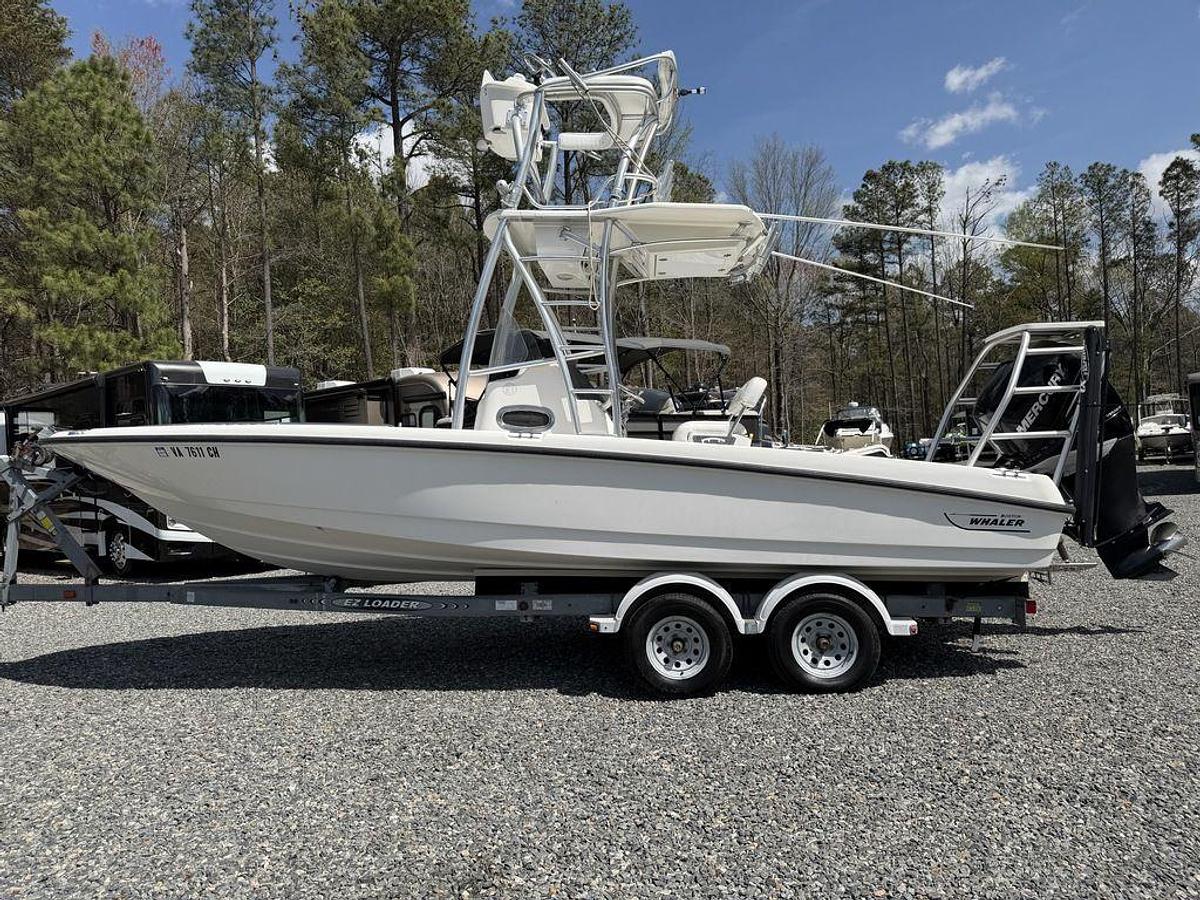 Used 2009 Boston Whaler 230 Dauntless