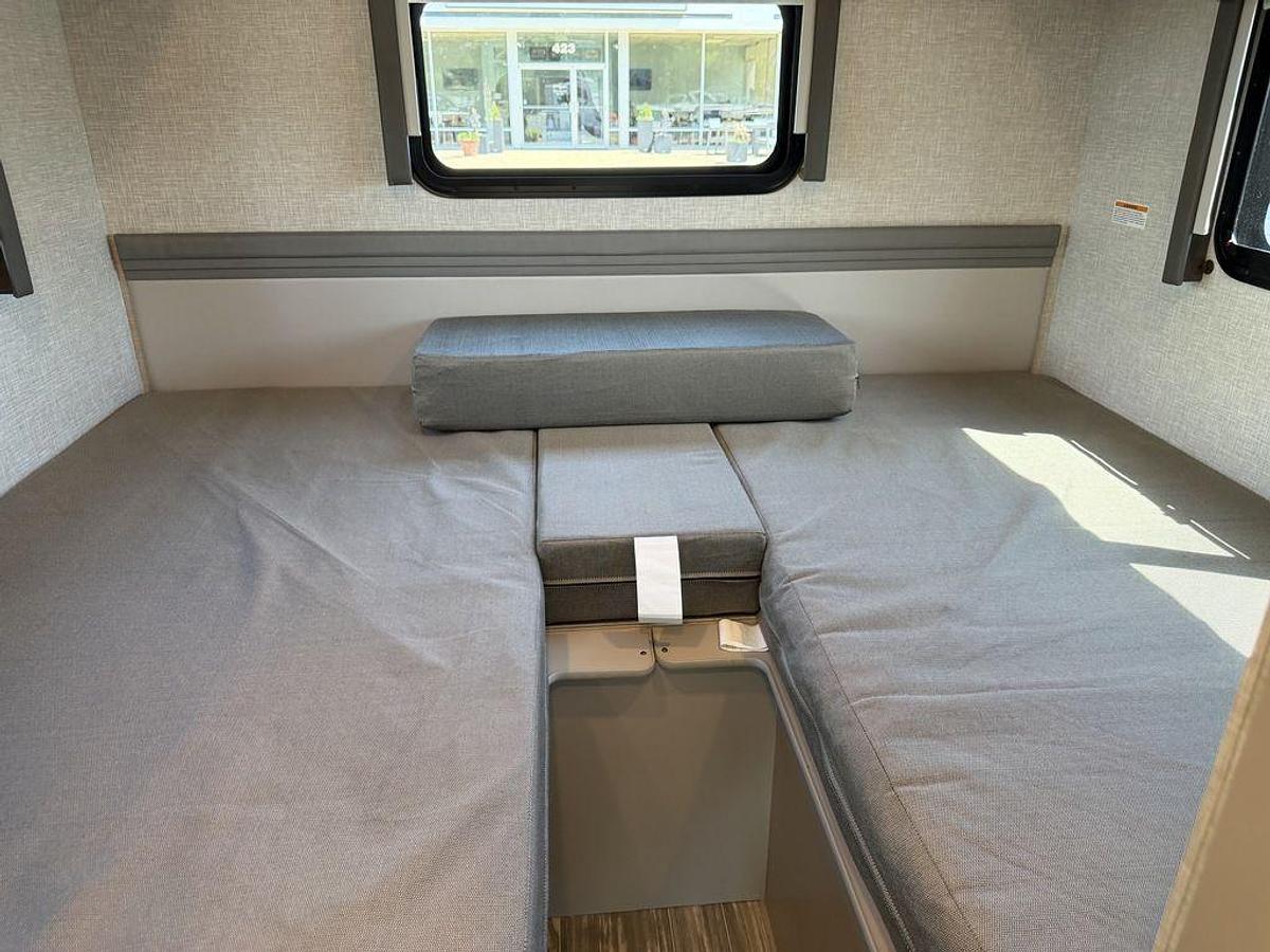 Used 2025 Thor Geneva
