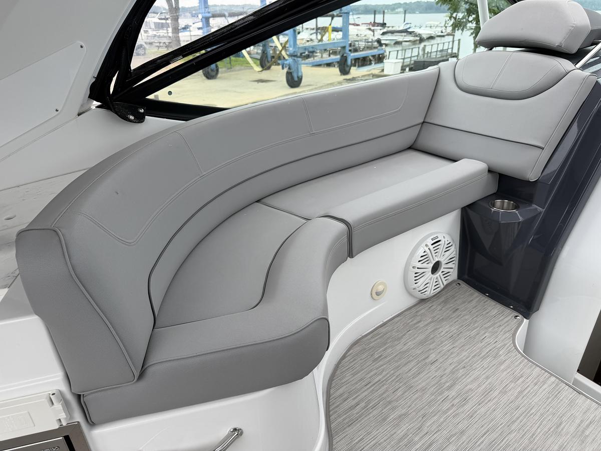 Used 2021 Cruisers Yachts 35 Express